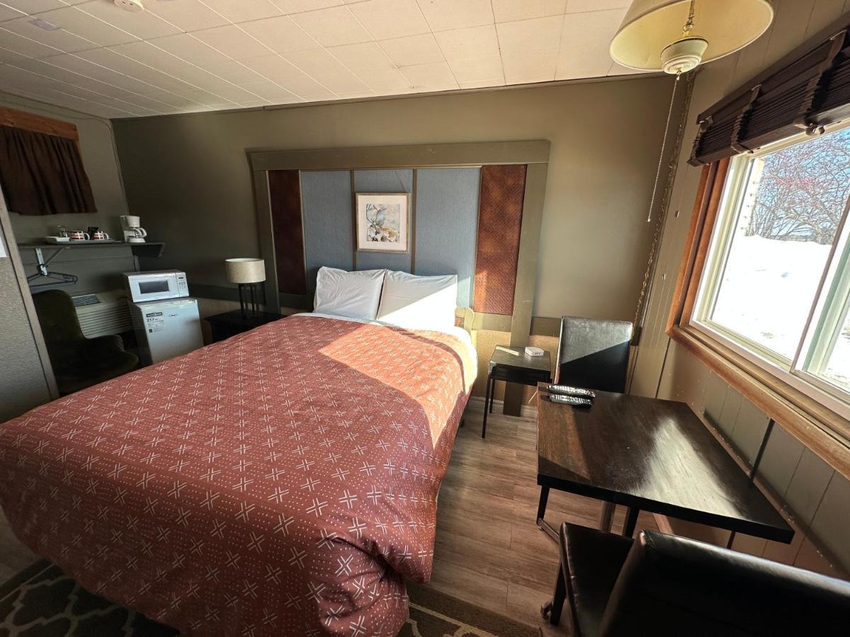 Pinecrest Motel Nipigon Extérieur photo