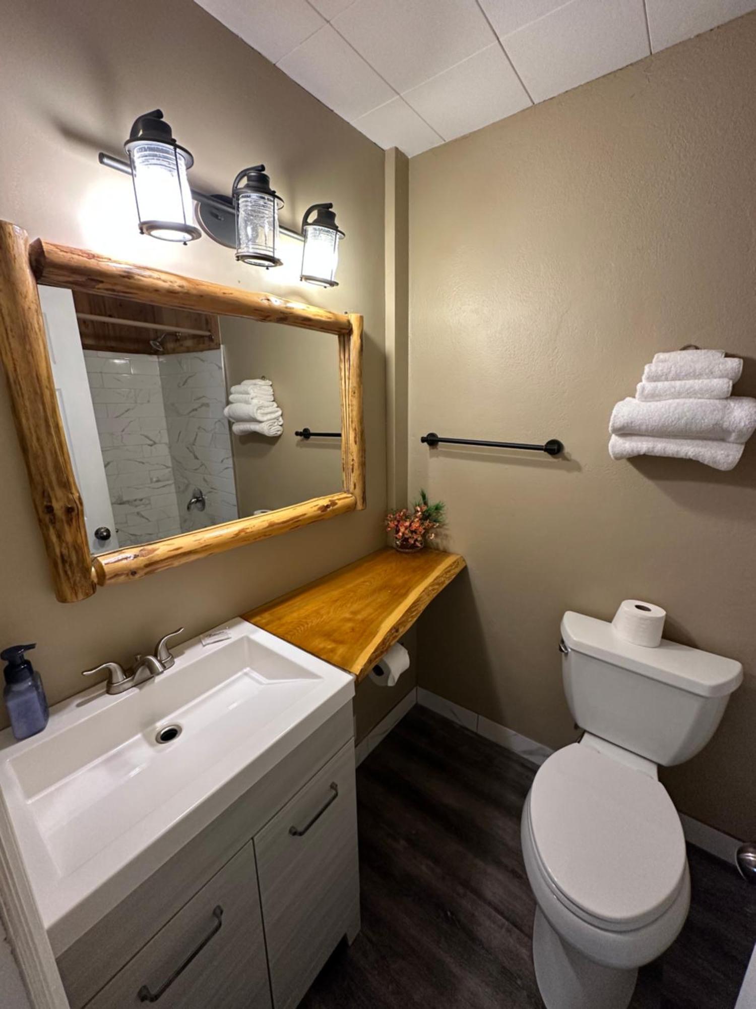 Pinecrest Motel Nipigon Extérieur photo